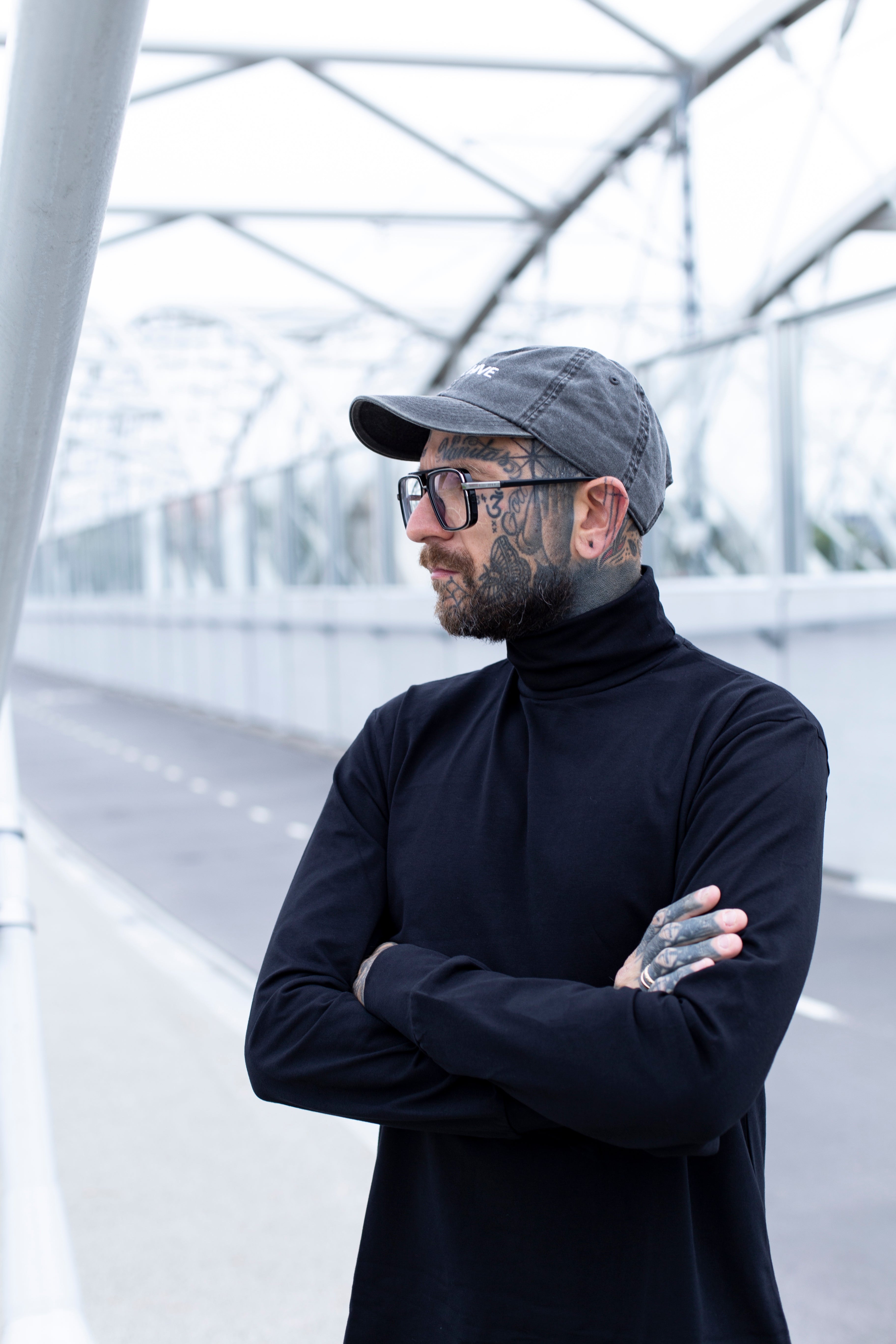 ROLL NECK IN BLACK