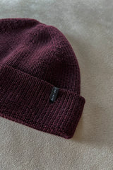 MERINO DOCKER SHORT BEANIE IN BURGUND