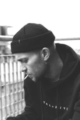 FLAG DOCKER SHORT BEANIE IN BLACK