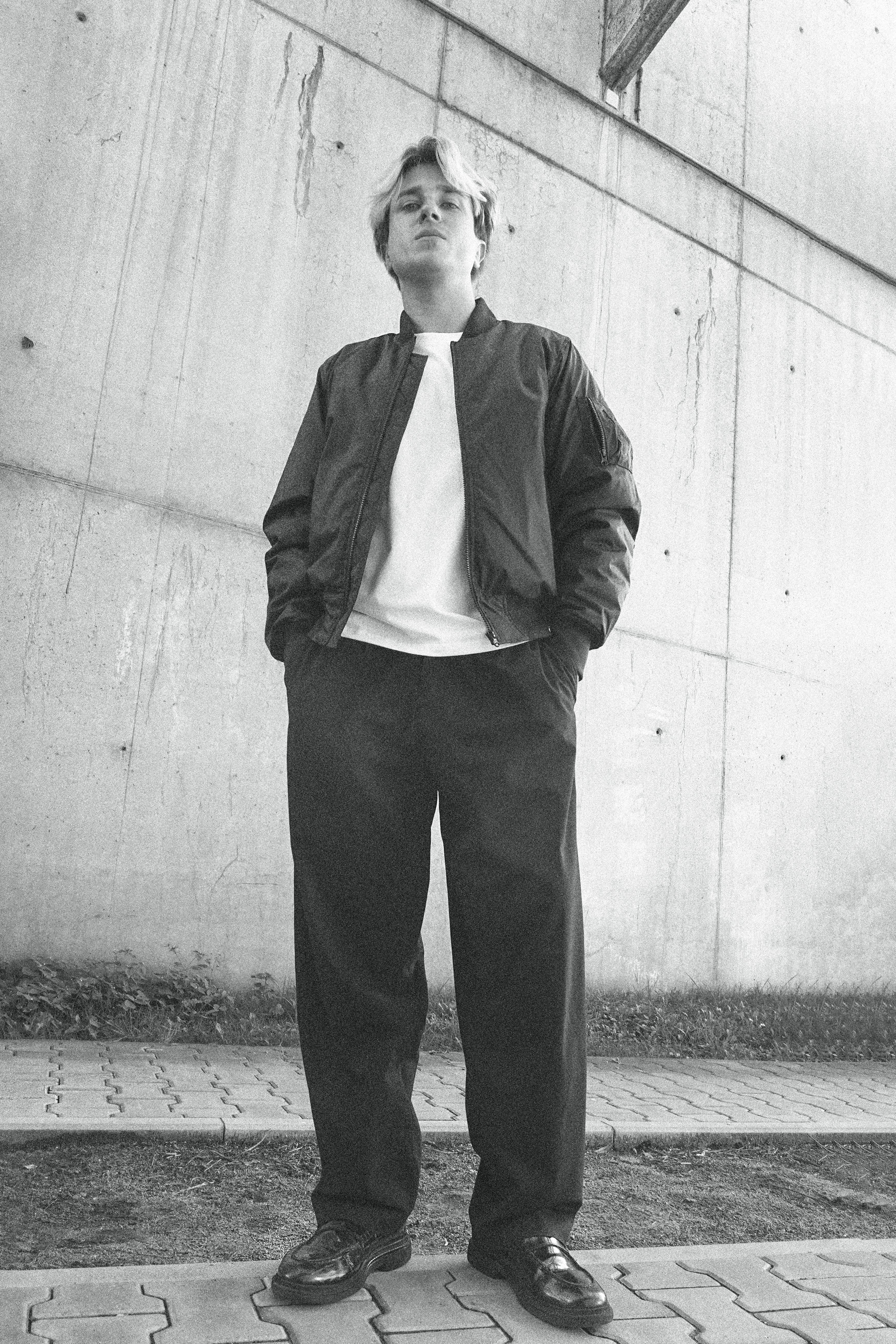 BOMBER JACKET IN NOIR