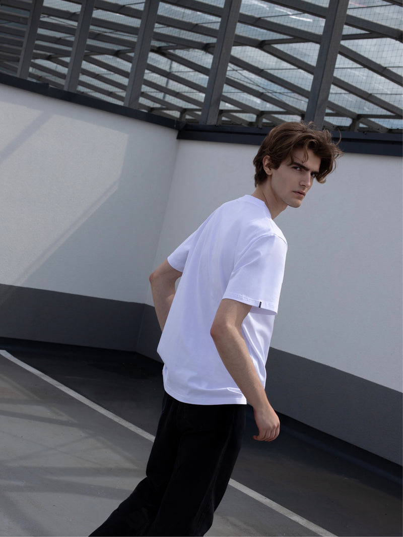 WALL TEE IN WHITE