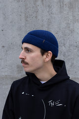 MERINO DOCKER SHORT BEANIE IN NAVY