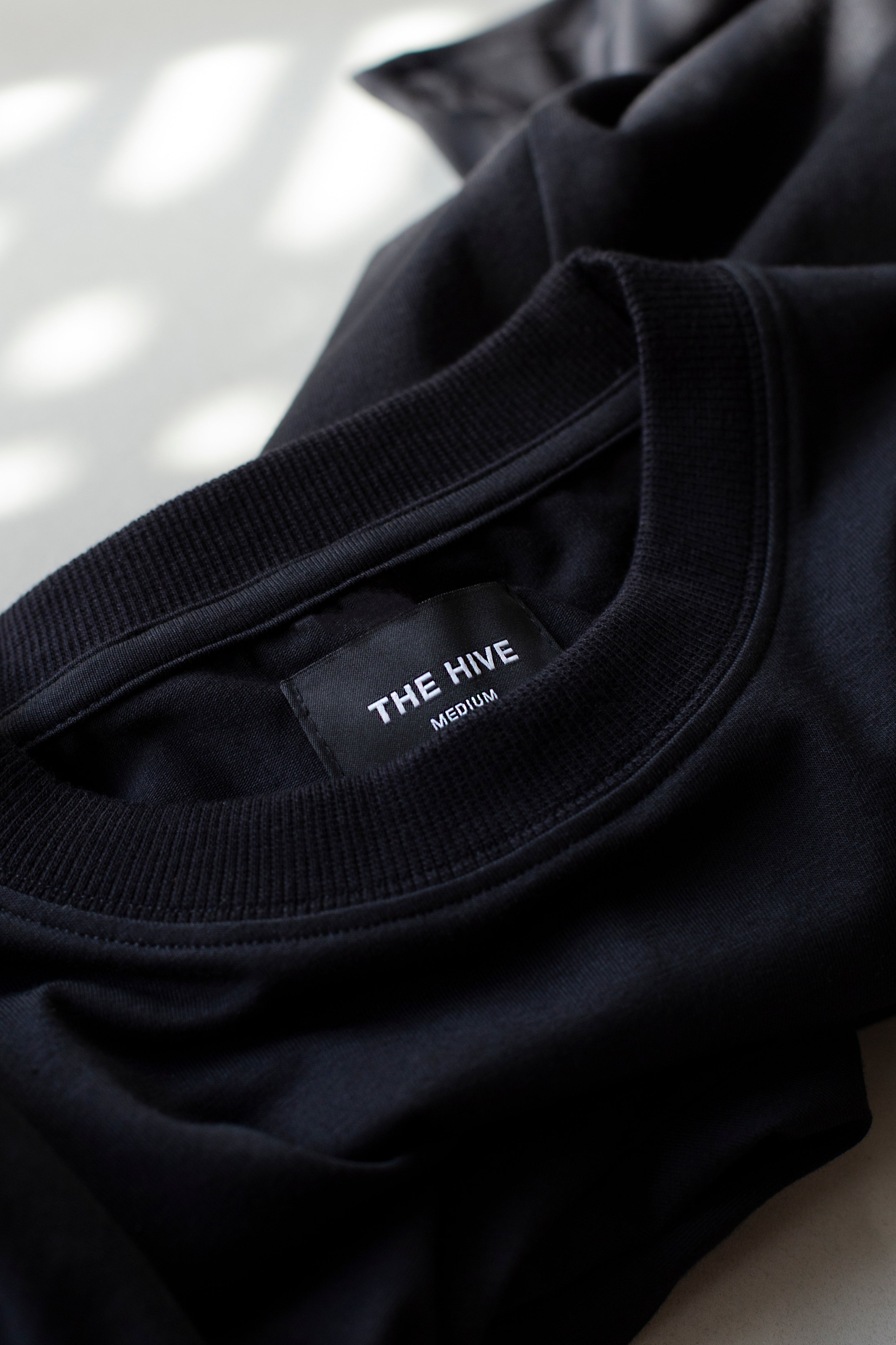 WALL TEE IN BLACK