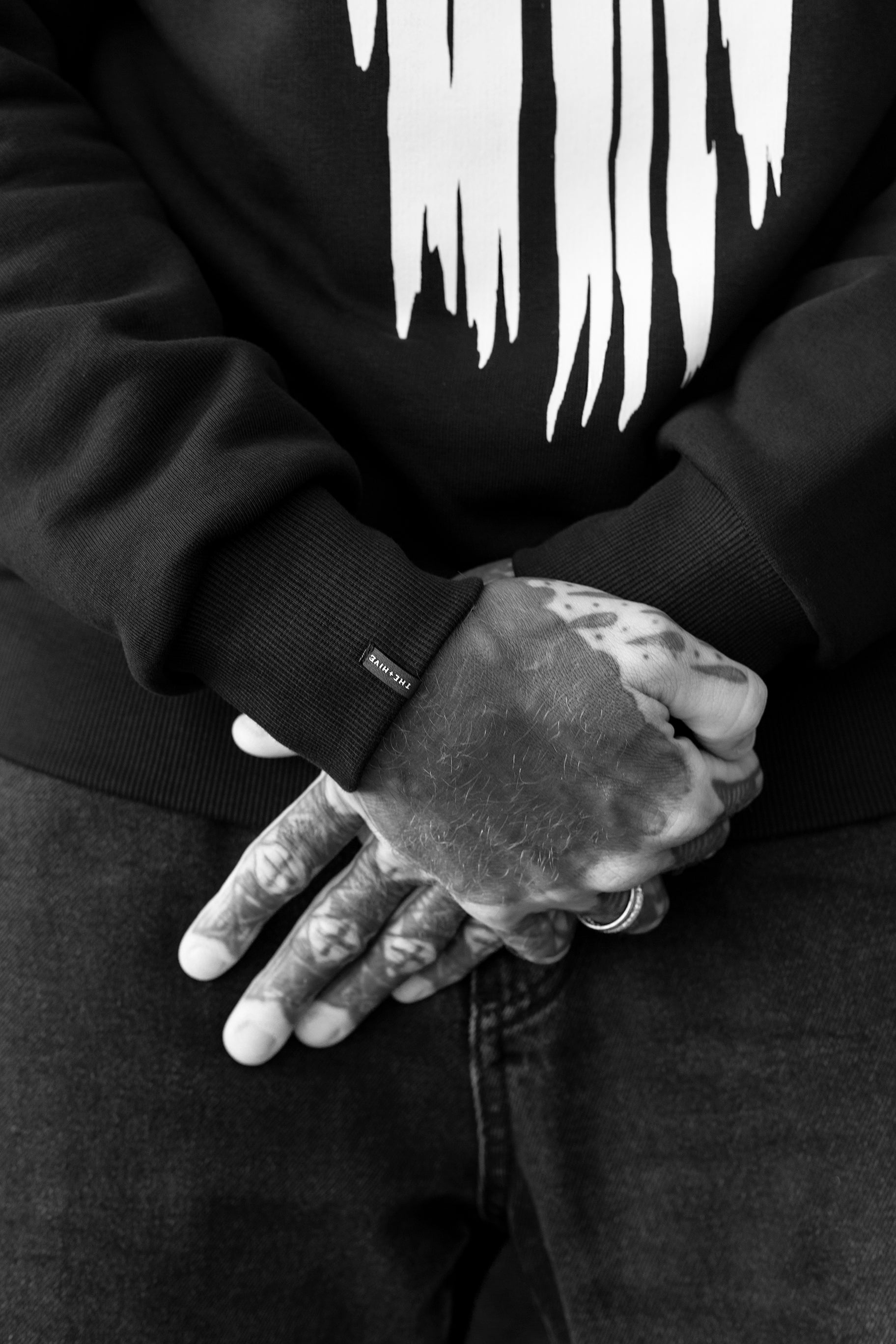 ESCAPE CREWNECK IN NOIR